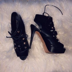 Laced Platform Pump